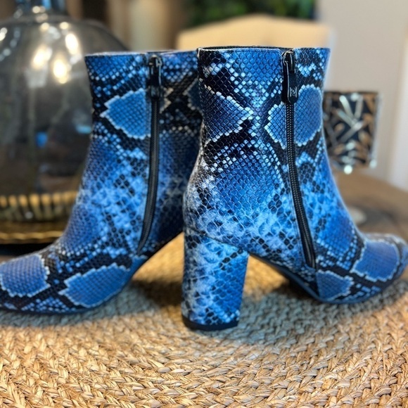 New Blue Snake Print Booties - Size 5 - Picture 9 of 9